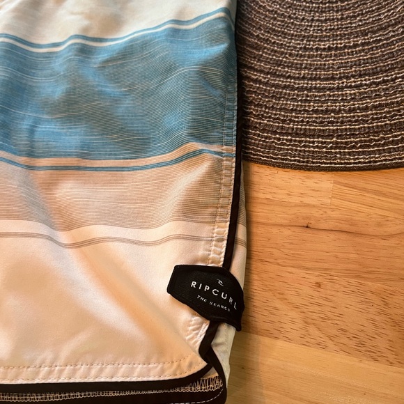 Rip curl swim trunks - Picture 5 of 11